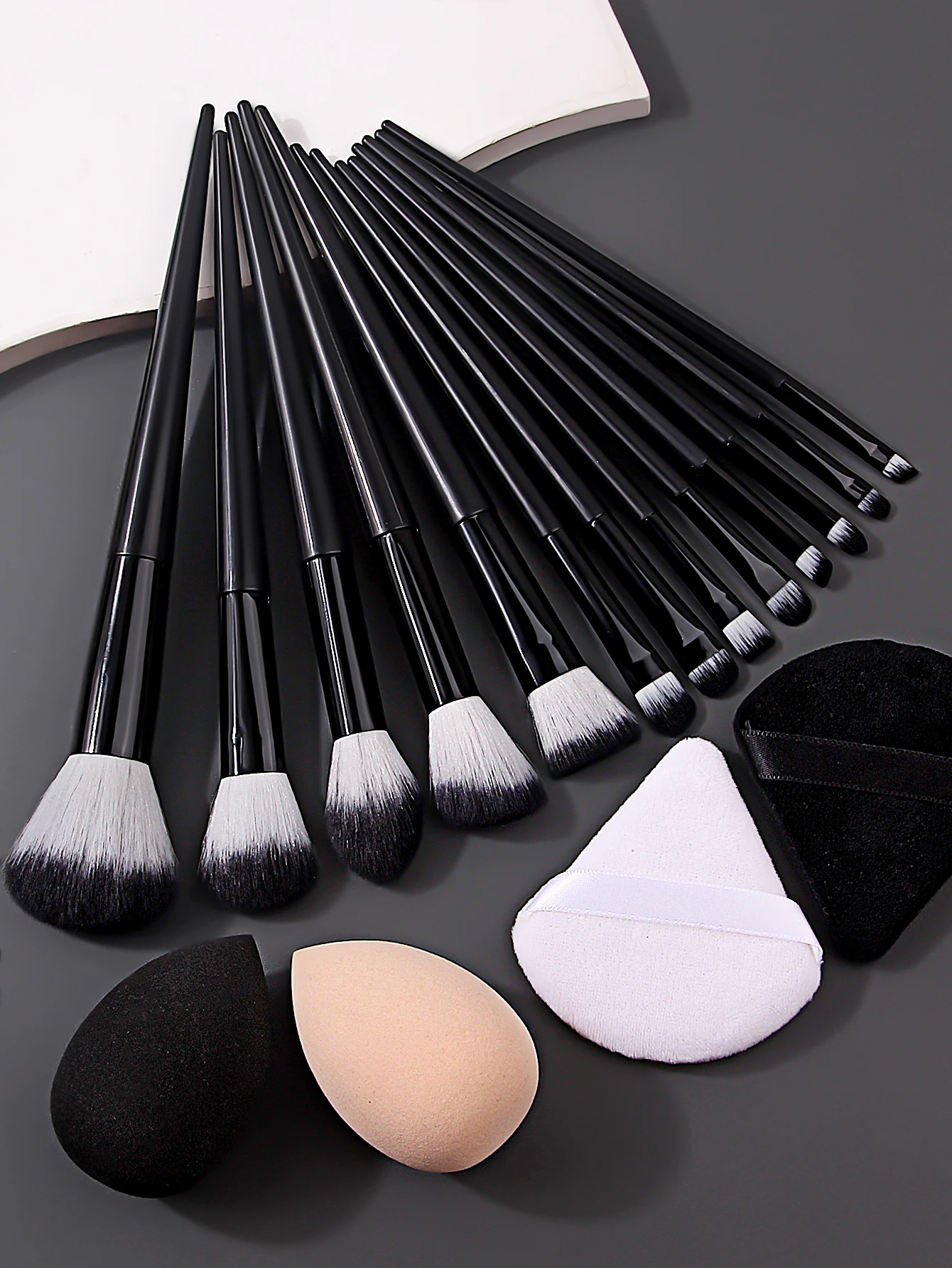 Juego de brochas de maquillaje de alta calidad, 17 Uds., brocha de maquillaje multifuncional suave + esponja de maquillaje de doble uso seca y húmeda, esponja para polvo de huevo