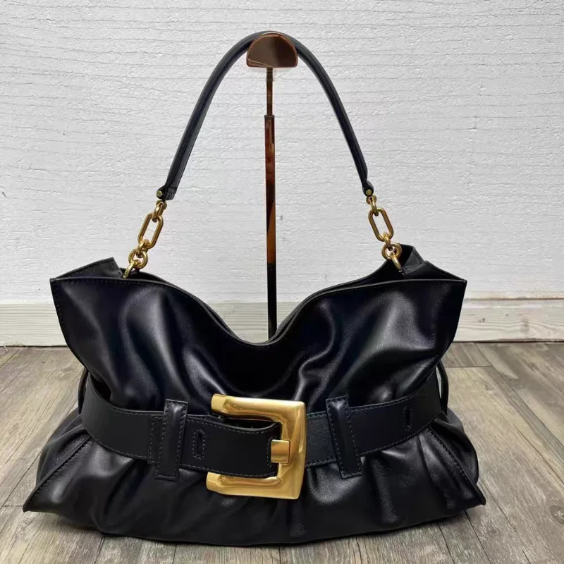 

Новая плиссированная сумка-тоут, модная большая вместительная сумка на плечо, подмышки, брендовый дизайн, трендовая сумка с пряжкой для ремня, мотоциклетная сумка, популярная женская сумка