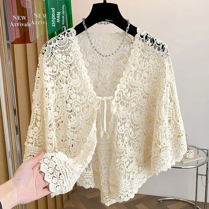 

Короткое женское пальто с кружевными вставками на плечах, городской стиль, свободный крой, 100% другой материал, весенний сезон, другой тип выреза горловины