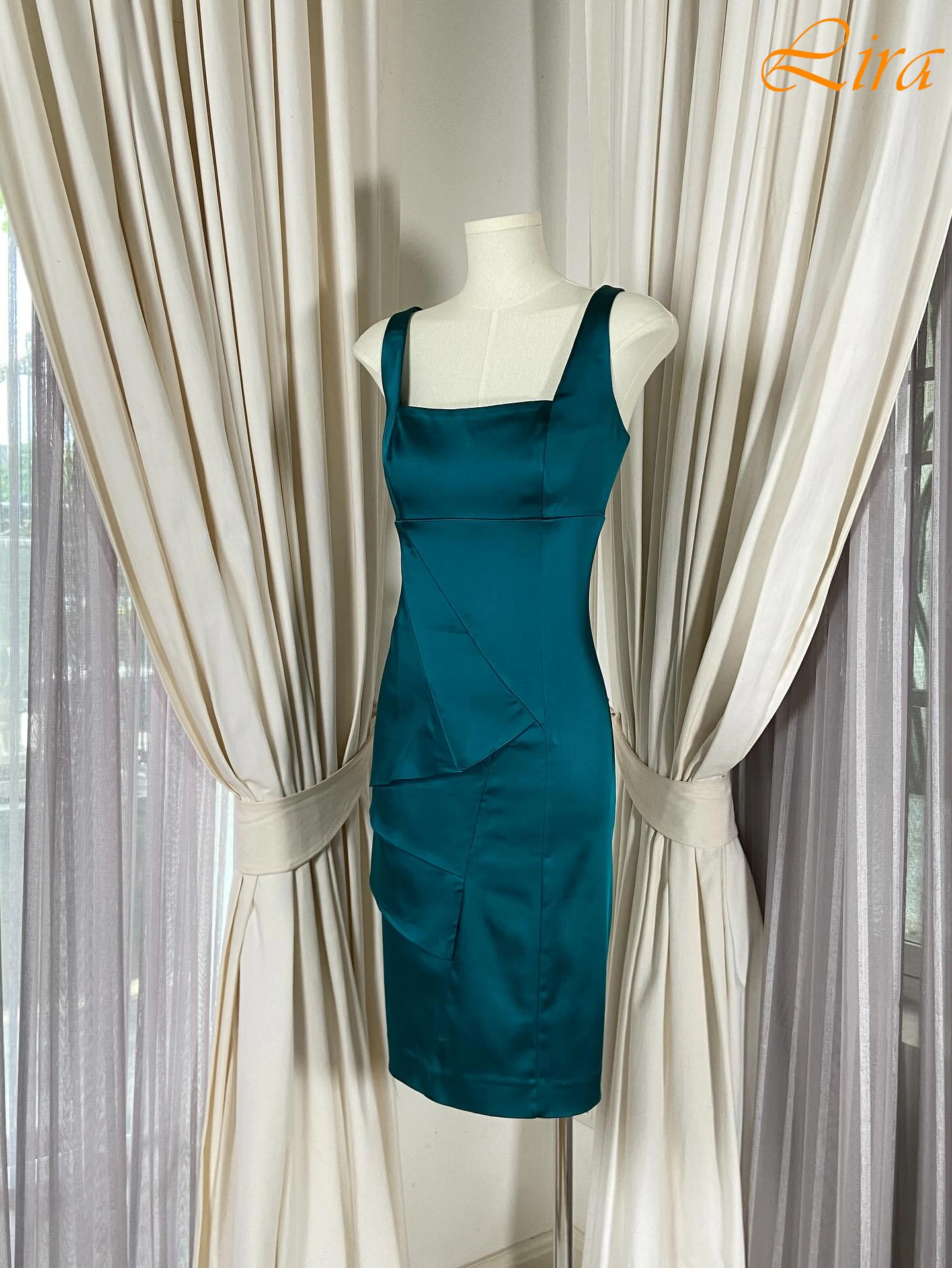 Elegancka, formalna suknia wieczorowa z prostym kwadratowym dekoltem, szyta na miarę, wysokiej jakości, w stylu gwiazd, sukienka na przyjęcie z temperamentem.