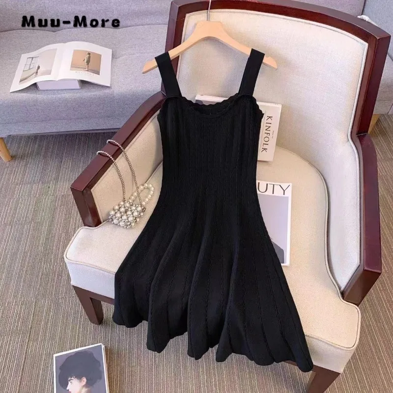 

2025 Spring Women Sexy Backless Black V-Neck Sheath Suspender Dresses Hotsweet Ruched Knitting Solid Color Party Club Mini Dress
