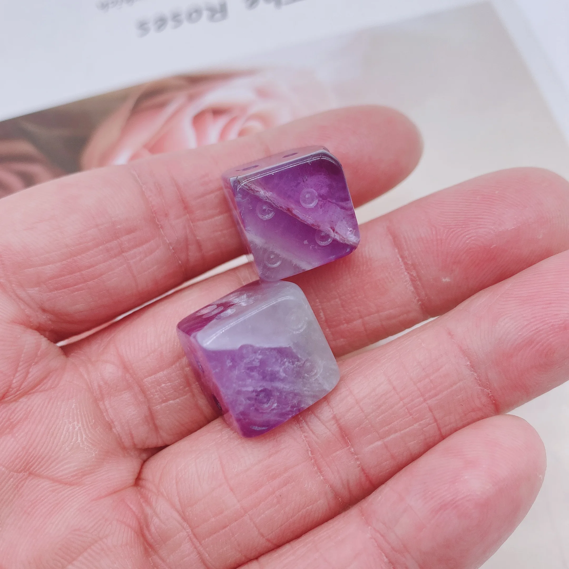 2pcs Natural Amethyst Dice Energy Reiki Gemstone Cube Palm Carving Decoration Crystal Quartz Healing High Quality For Gift