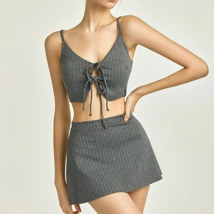 

Сексуальный женский комплект бикини с глубоким V-образным вырезом и полосатой юбкой, стильный купальник из трех частей, утягивающий ремень, дизайн, китайский бренд, запас AE