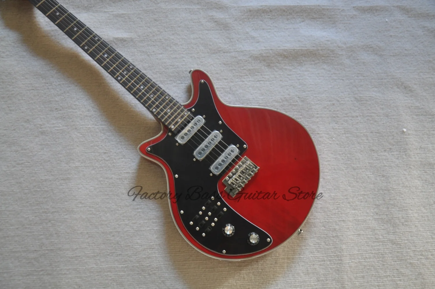 Classic left-handed guitar, transparent red guitar, solid wood body, rosewood fingerboard, SSS pickups, black pickup plate.