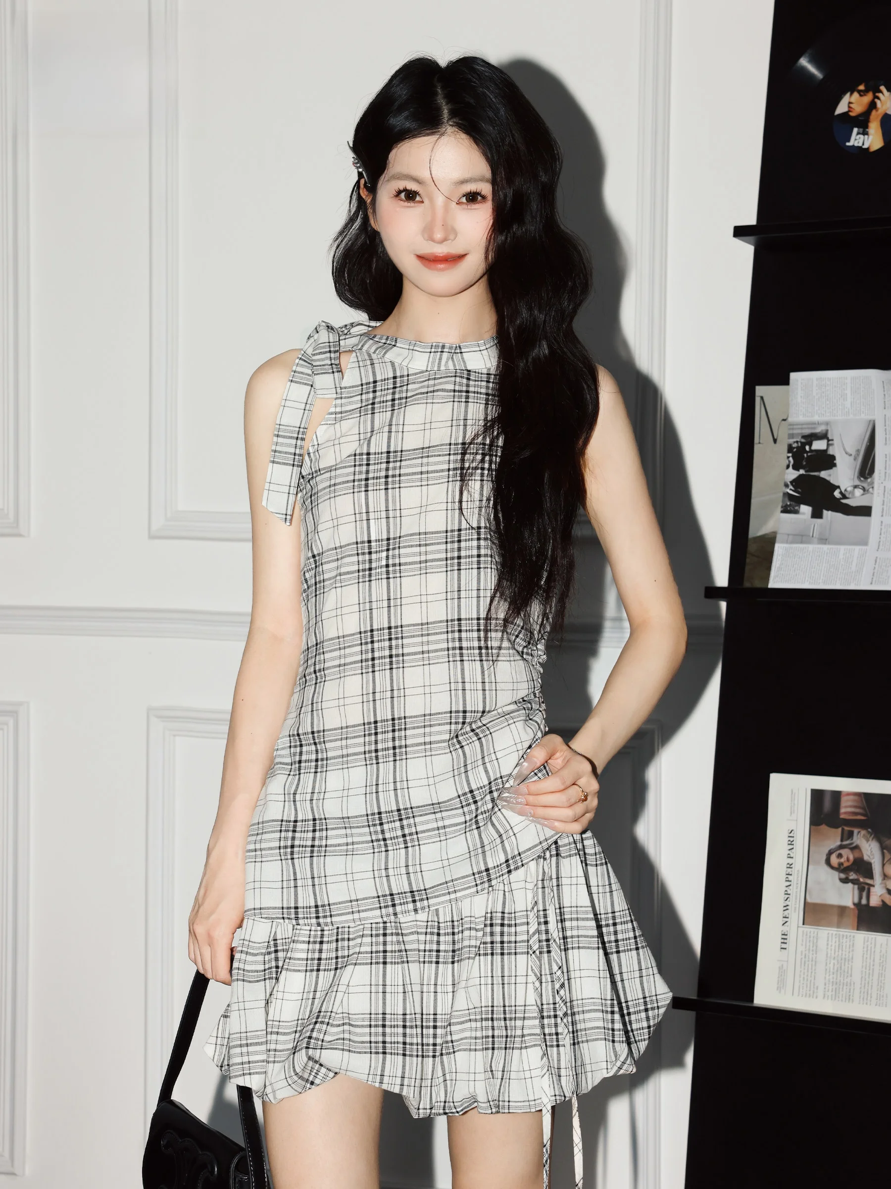 

Летний новый женский комплект из двух предметов: модный клетчатый топ-халтер и пышная юбка А-силуэта с завязками