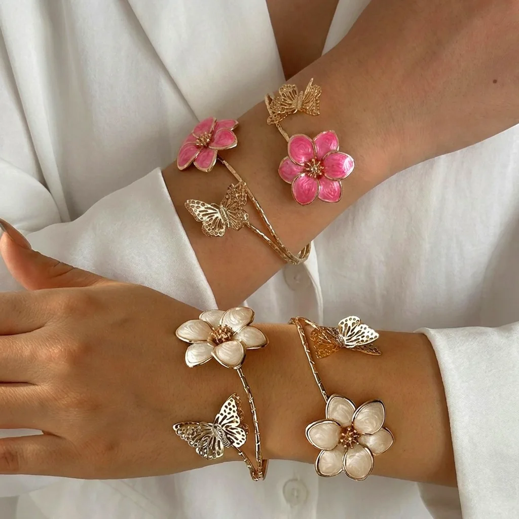 Retro Exaggerated Personality Bracelet for Women Luxury Stereoscopic Enamel Floral Hollow  Butterfly Open Bangle Party Jewelry