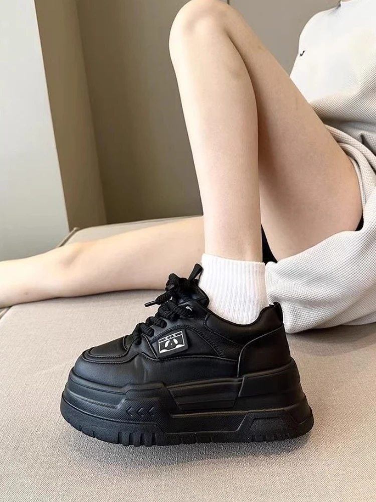 2025 جديد صغيرتي المرأة أحذية رياضية مسطحة 8 سنتيمتر الارتفاع الداخلي الباندا تصميم سليم الأبيض حذاء كاجوال للطلاب #5