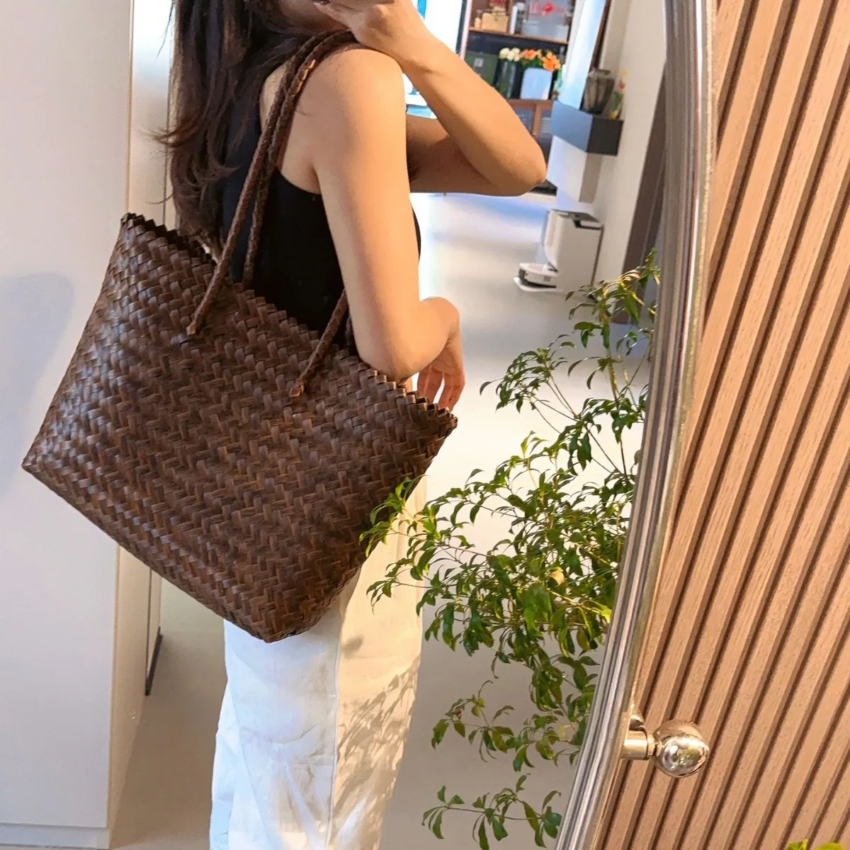Large Capacity Pp Imitation Rattan Handmade Woven Bag Retro Casual Versatile Ladies Shoulder Tote Bag view 3