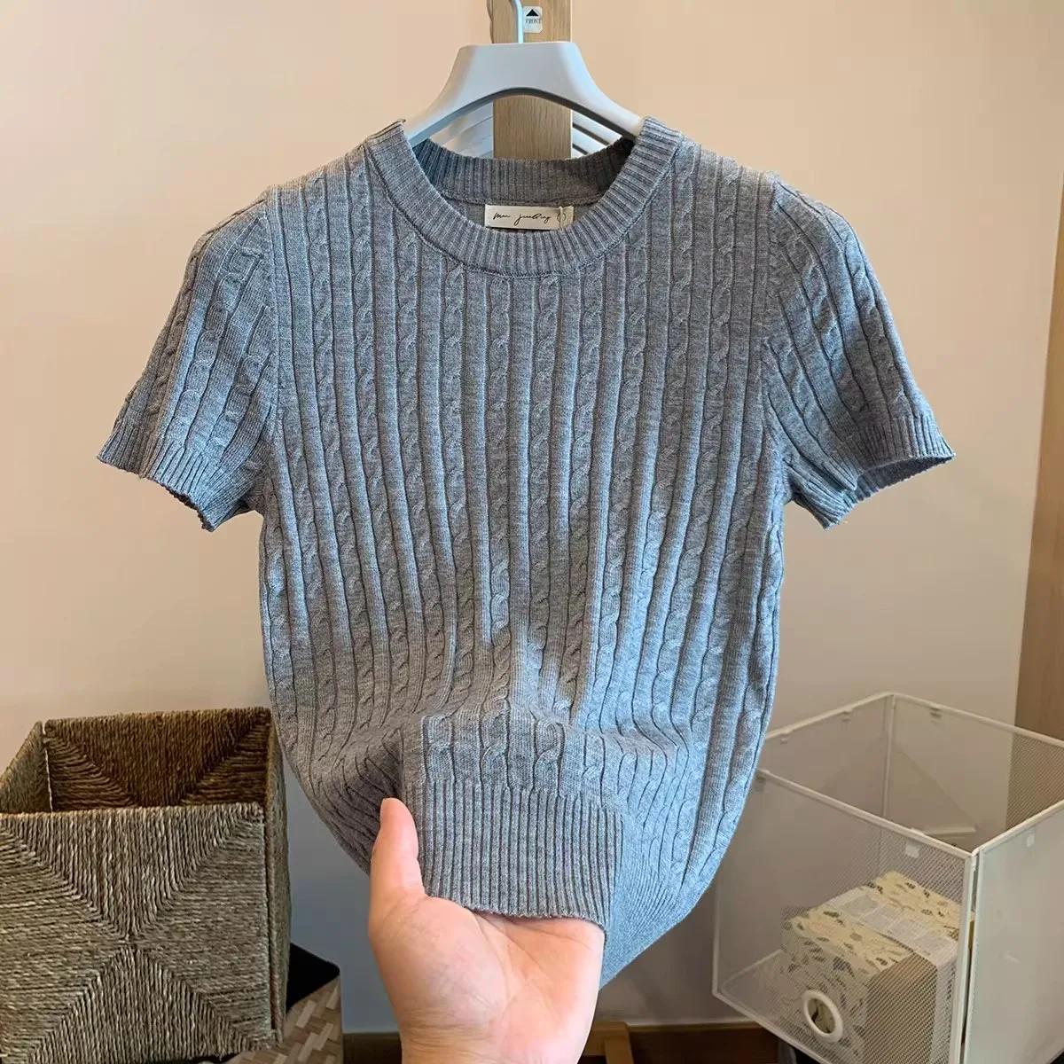 Zjaiss 2026 Sommer Koreanisches Retro Elegantes Textur-Kurzarm-Oberteil mit O-Ausschnitt und Zopfmuster für Damen – Weiches, lässiges, vielseitiges, dünnes T-Shirt
