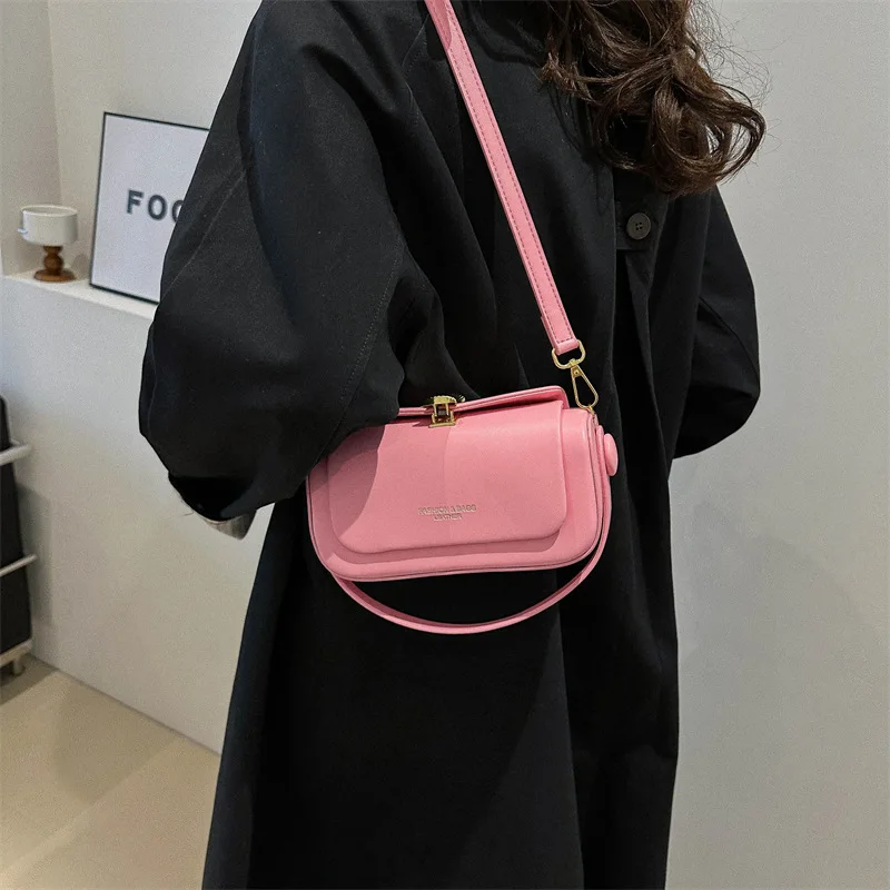 Designer\'s Chic Lock Buckle PU Box Bag 2024 New Women\'s Light Luxury Letter Crossbody Bags Casual Commuter Handheld Underarm Bag