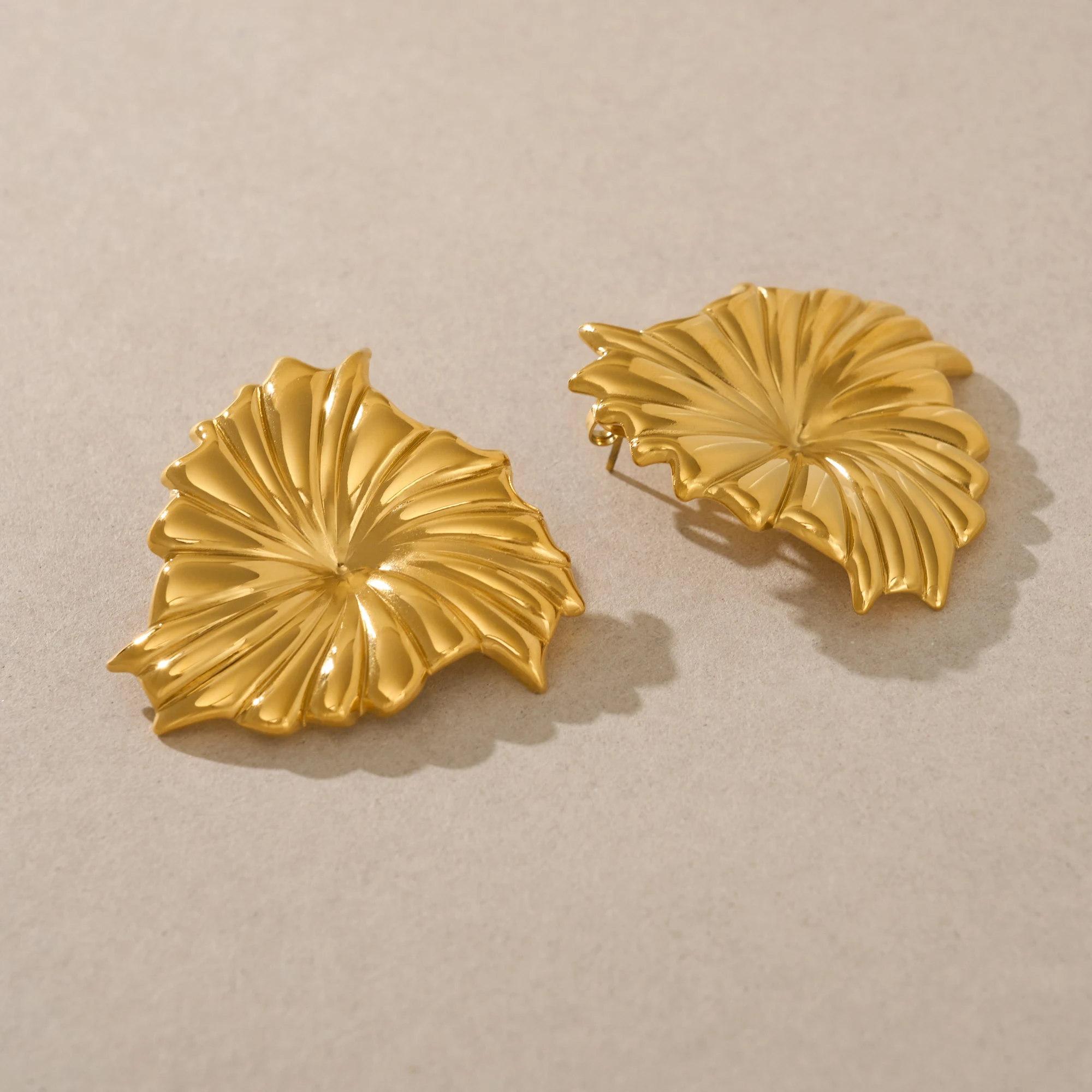 DASEIN New Vintage Psychedelic Flowers Dancer Earrings INS Trendy 18k Gold Plated Hypoallergenic Stainless Steel Beach Jewelry