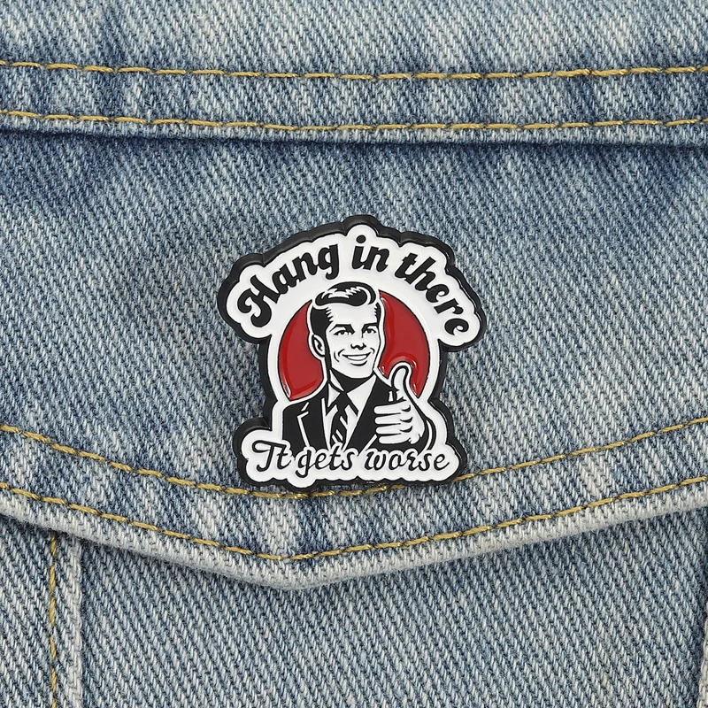 Hang In There It Gets Worse Emaille Pins Vintage Retro 80er Jahre Brosche Revers Abzeichen Punk Sarkasmus Schmuck Geschenk für Freunde