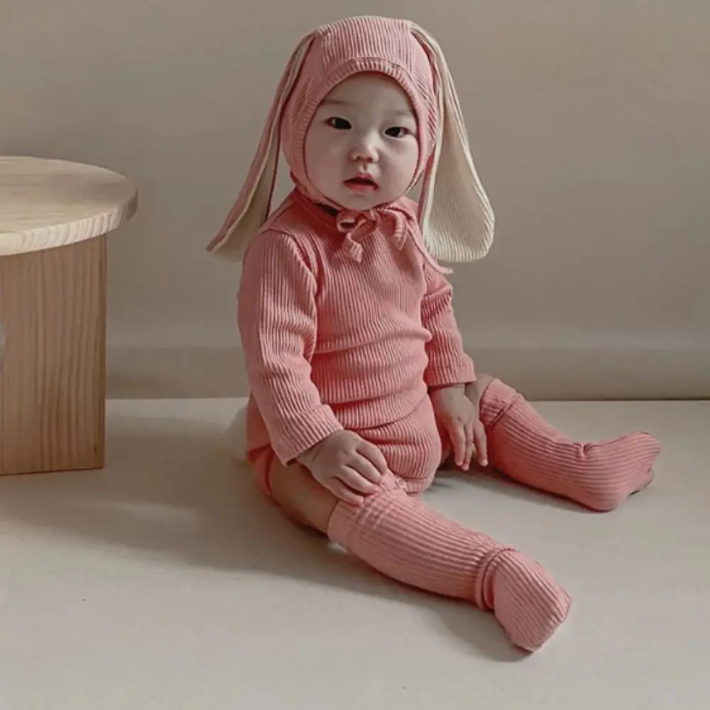 綿素材のうさぎ柄ロンパース3点セット リブ編みベビーボディスーツ 耳付き帽子 無地幼児服 カジュアルウェア