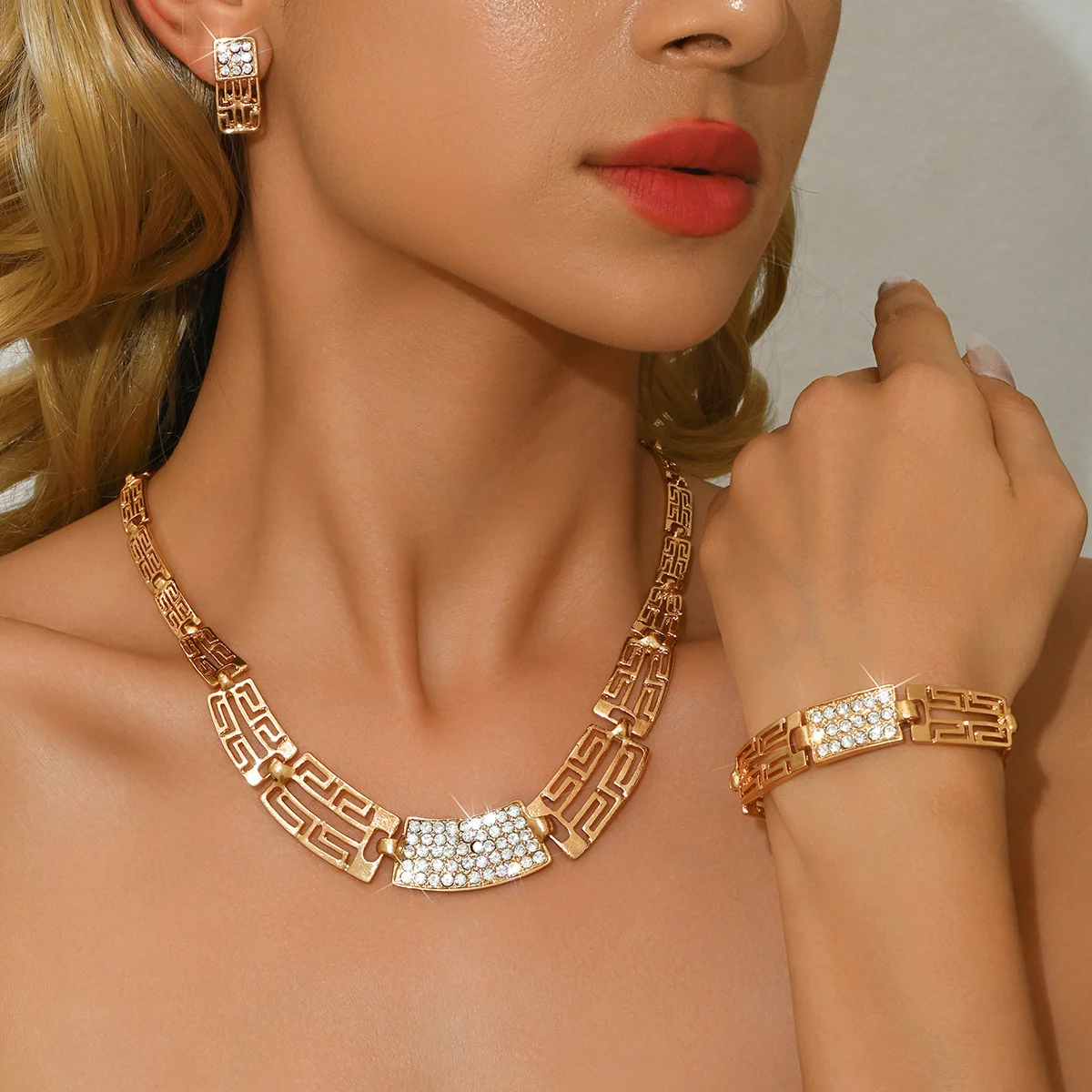 Foreign trade hot selling light luxury jewelry alloy jewelry set full diamond necklace earrings ring bracelet four piece set
