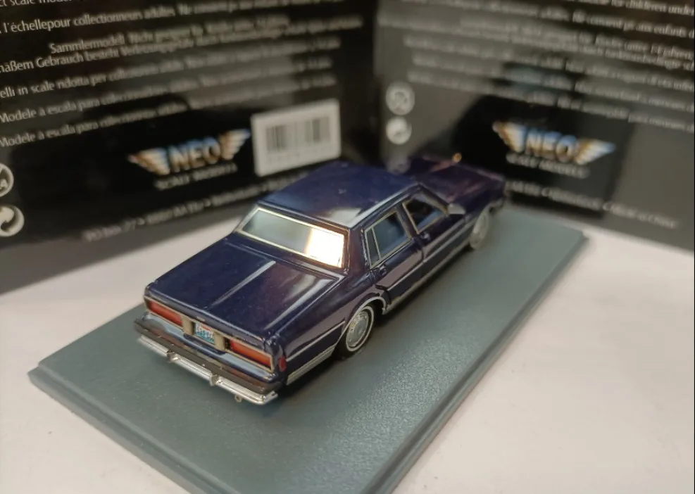 Neo 1:87 Caprice Classic Vintage Car Simulation Limited Edition Resin Metal Static Car Model Toy Gift