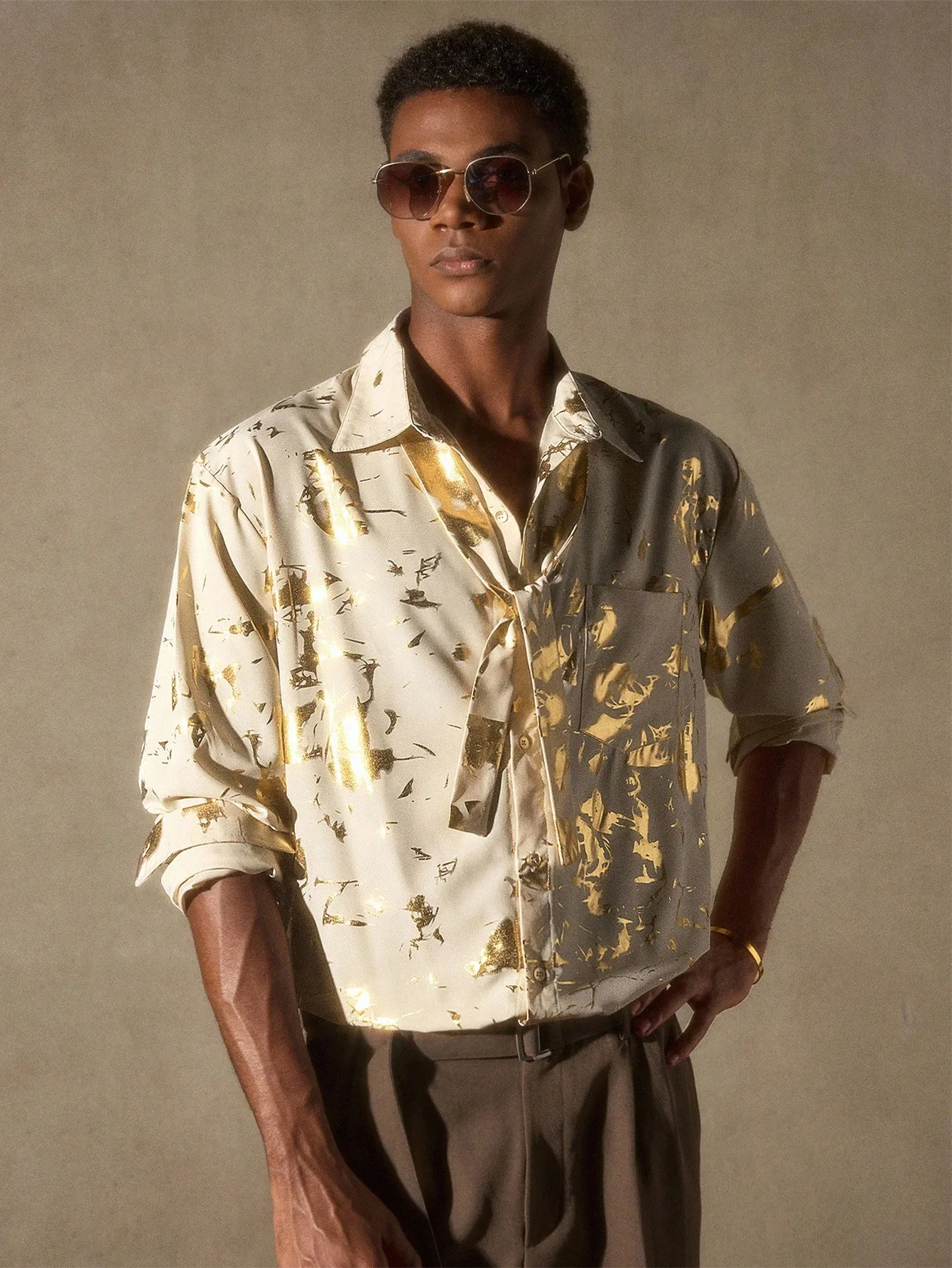 

Men's Loose Foil-Printed Casual Shirt with Tie Collar, Gold Leaf Pattern, Short Sleeve