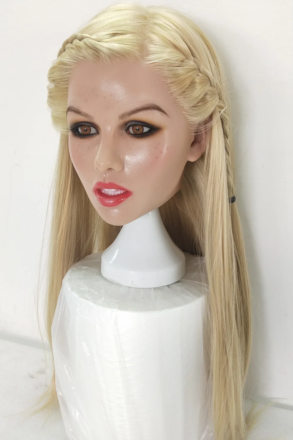 

Sex Doll Head High Quality Silicone Realistic Implanted Blonde Hairs Lifelike Adult Love Toys Heads Fits 135-175cm Dolls Body