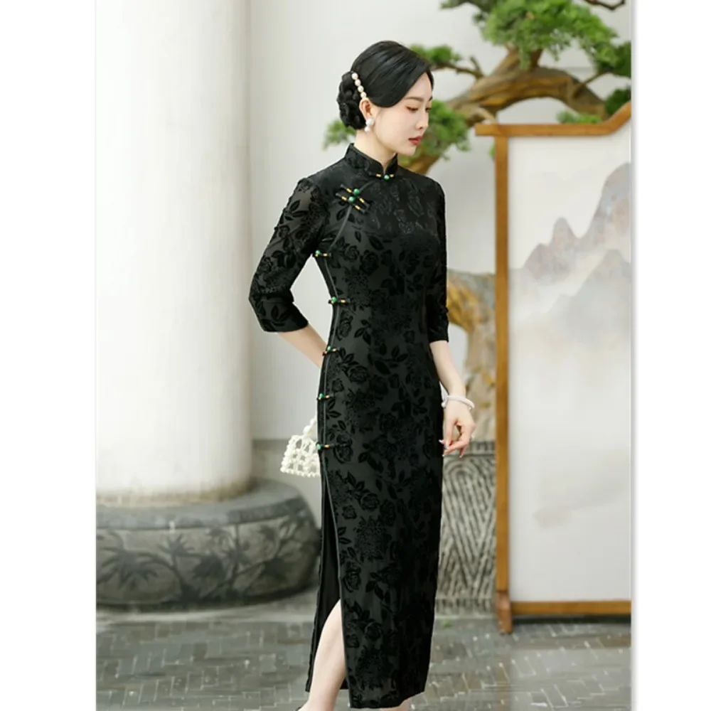 Spring and Summer New Style Cheongsam for Middle-aged and Elderly Women Retro Chinese Style Velvet Long Mid-sleeve 2024