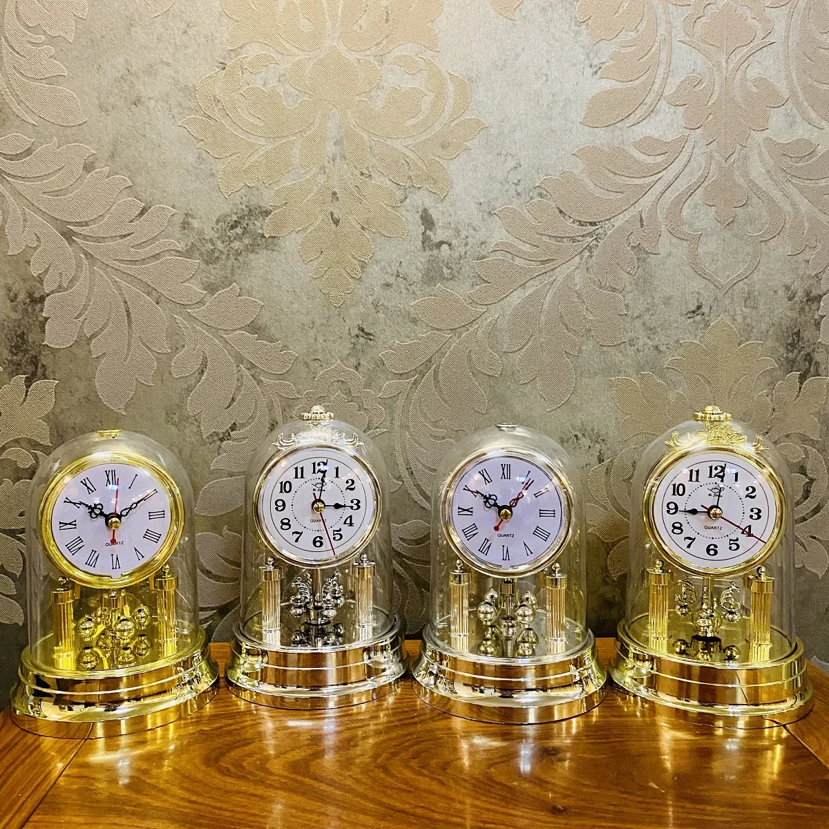 The fate's retro living room clock, silent desk clock, clock seat, bedroom, office, European style rotating ornaments