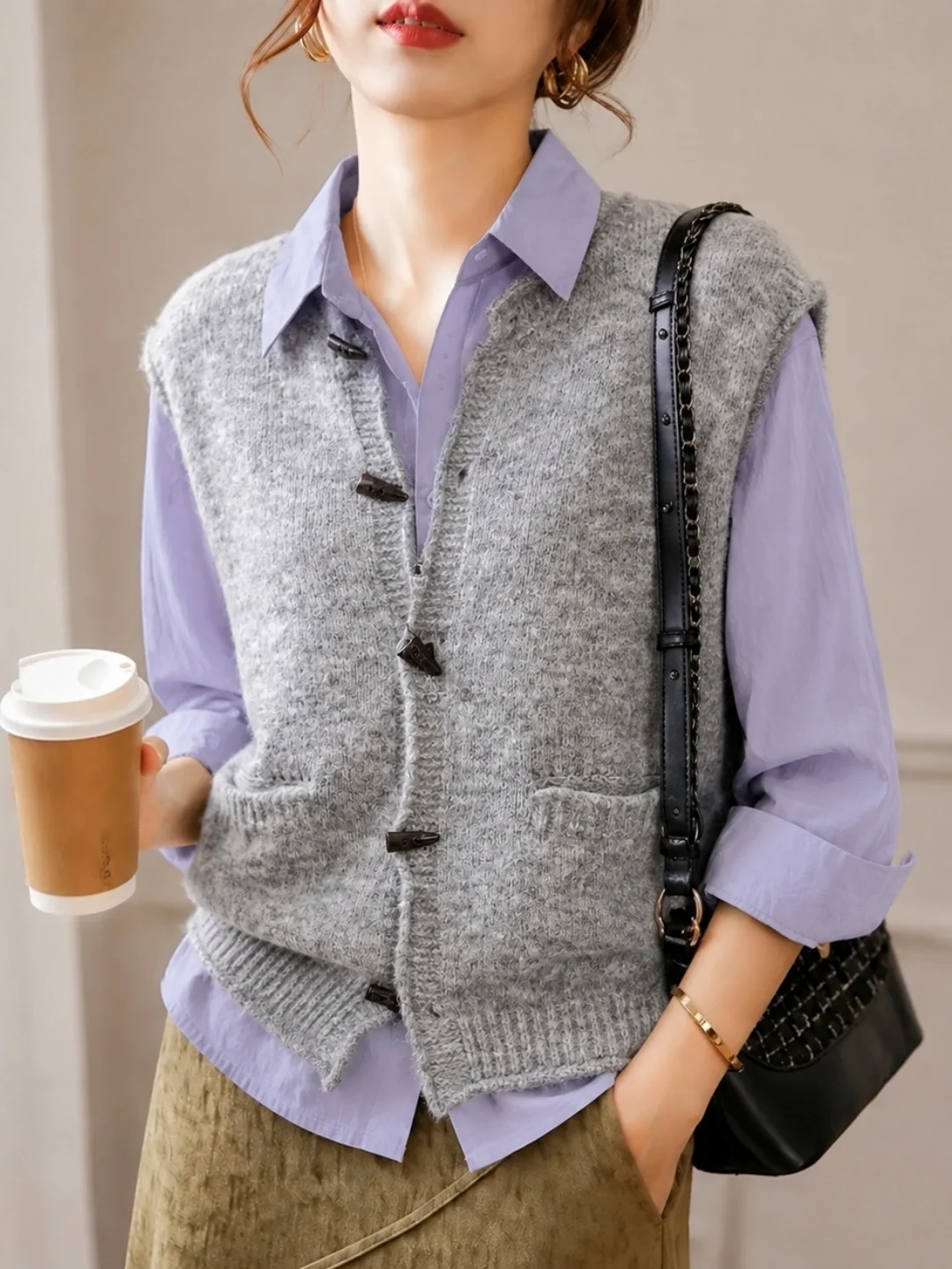 Fashionable Knitted Vest Women's Single Button Design Autumn New Arrival Commute Style Casual Loose Fit  Color Vest