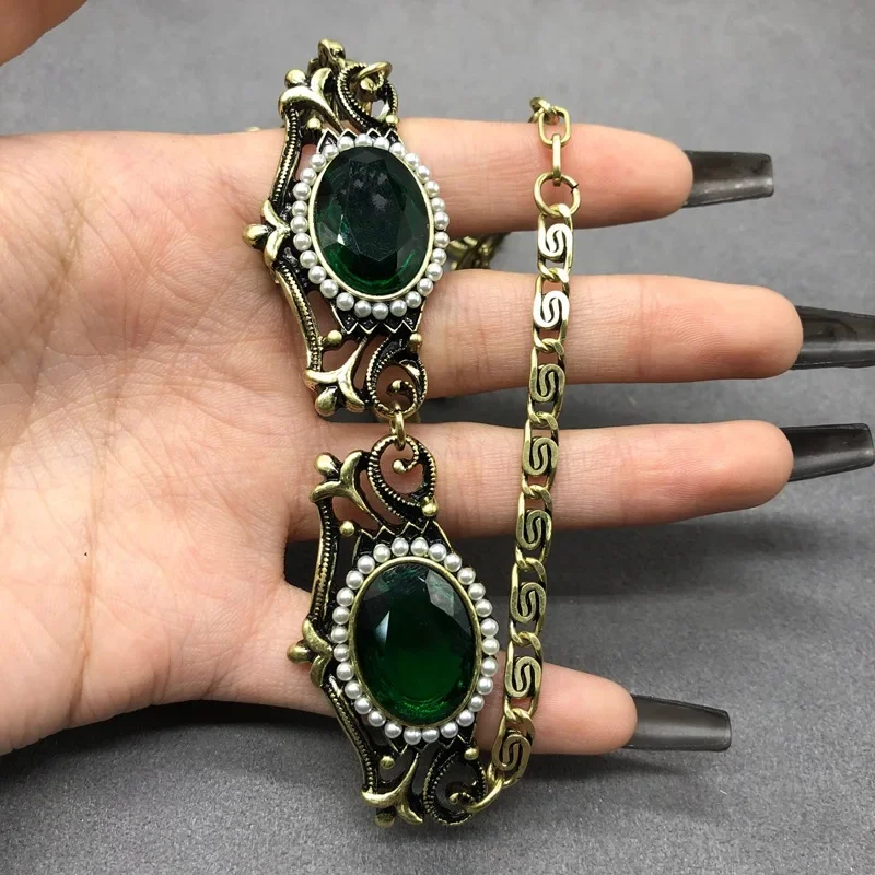 

vintage European and American heavy industry emerald necklace retro niche court style stud earrings necklace set