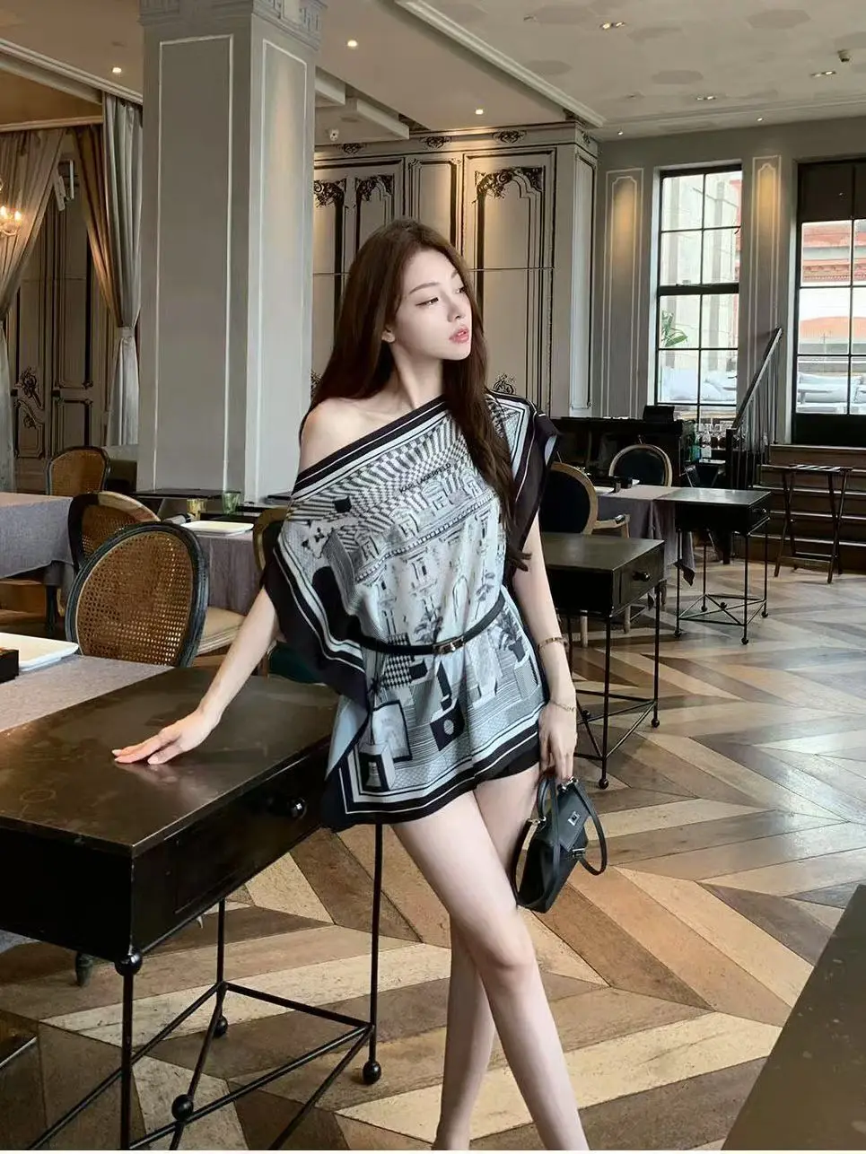 Summer 2025 Women's Fashion Slim Fit Water Print Batwing Sleeve Shirt Satin Material Commute Style Short Sleeve mid Length