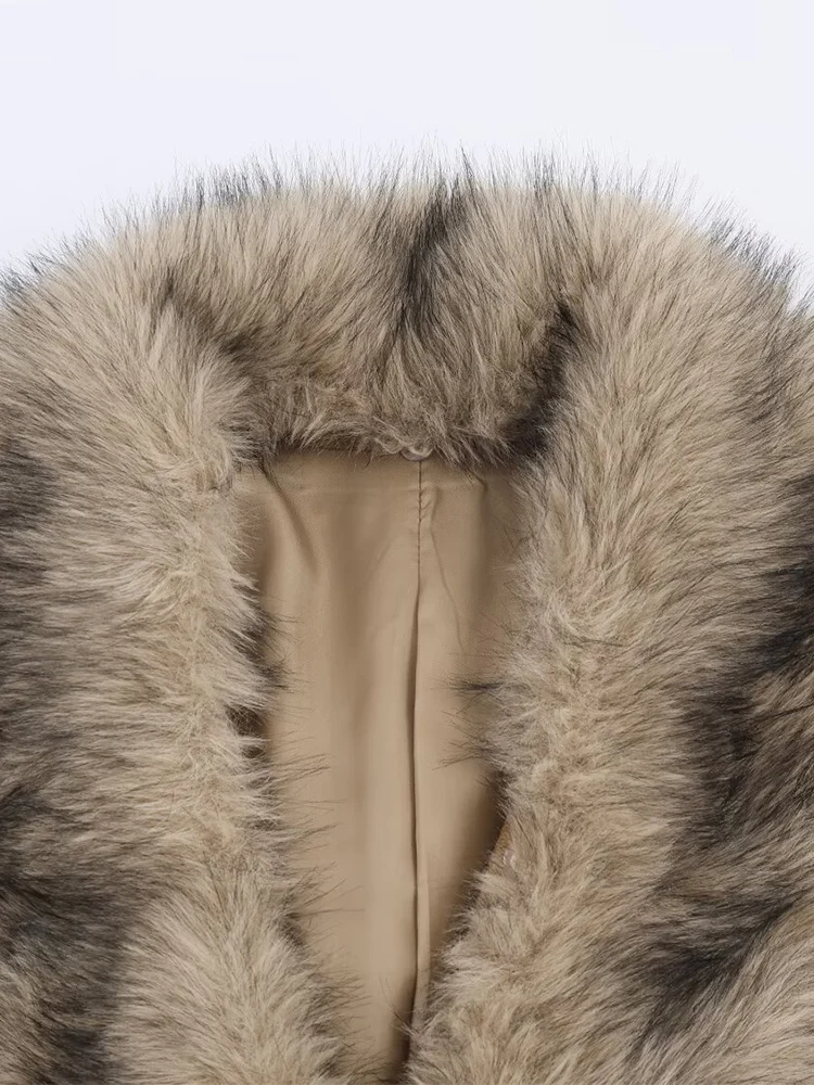 Jaket setelan wanita gaya Eropa, serbaguna, elegan, dan simpel dengan efek kulit suede dan bulu imitasi.