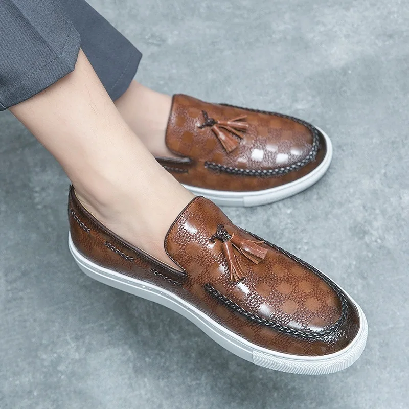 Fashion Men's Casual Shoes Embossed Leather Men Classic Retro British Style Tassels Loafers Mens Slip-on Outdoor Driving Flats