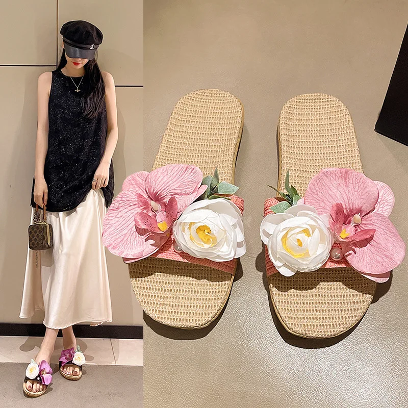 

​Dimensional Bloom-Adorned Footwear with Hand-Woven Upper and Flexible Base - Comfortable Beach Holiday Slip-Ons for Ladies