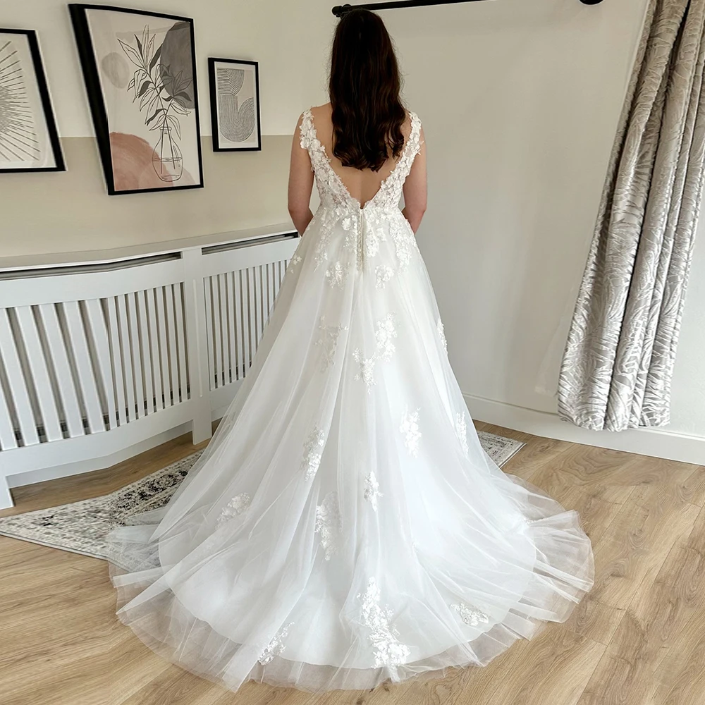 Exquisite Tulle Appliques V-neck Wedding Dress Ladies Sleeveless A-line Bridal Gowns with Open Back Court Train High Quality