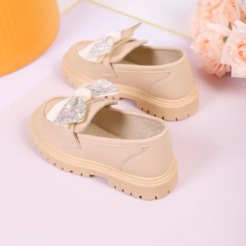 2025 Autumn New Children Flat Shoes with Sweet Bows Chic Girls Leather Shoes Soft Bottom Kids Performance Shoes Round Toes Shiny