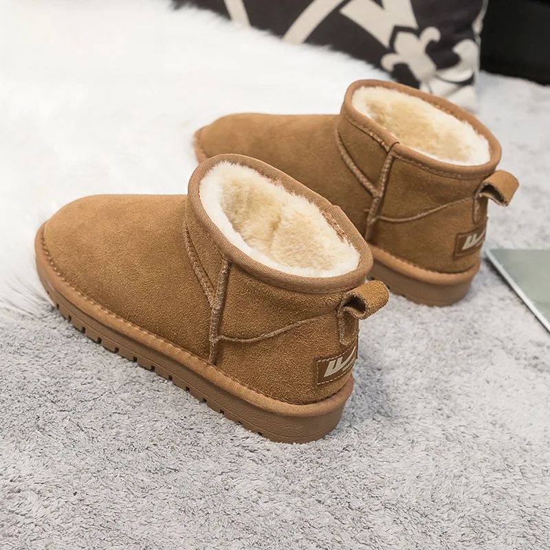 Men's Winter Thickened Fleece Lined Snow Boots Leather Fur Integrated Warm Cotton Shoes for Women Casual Short Tube Booties