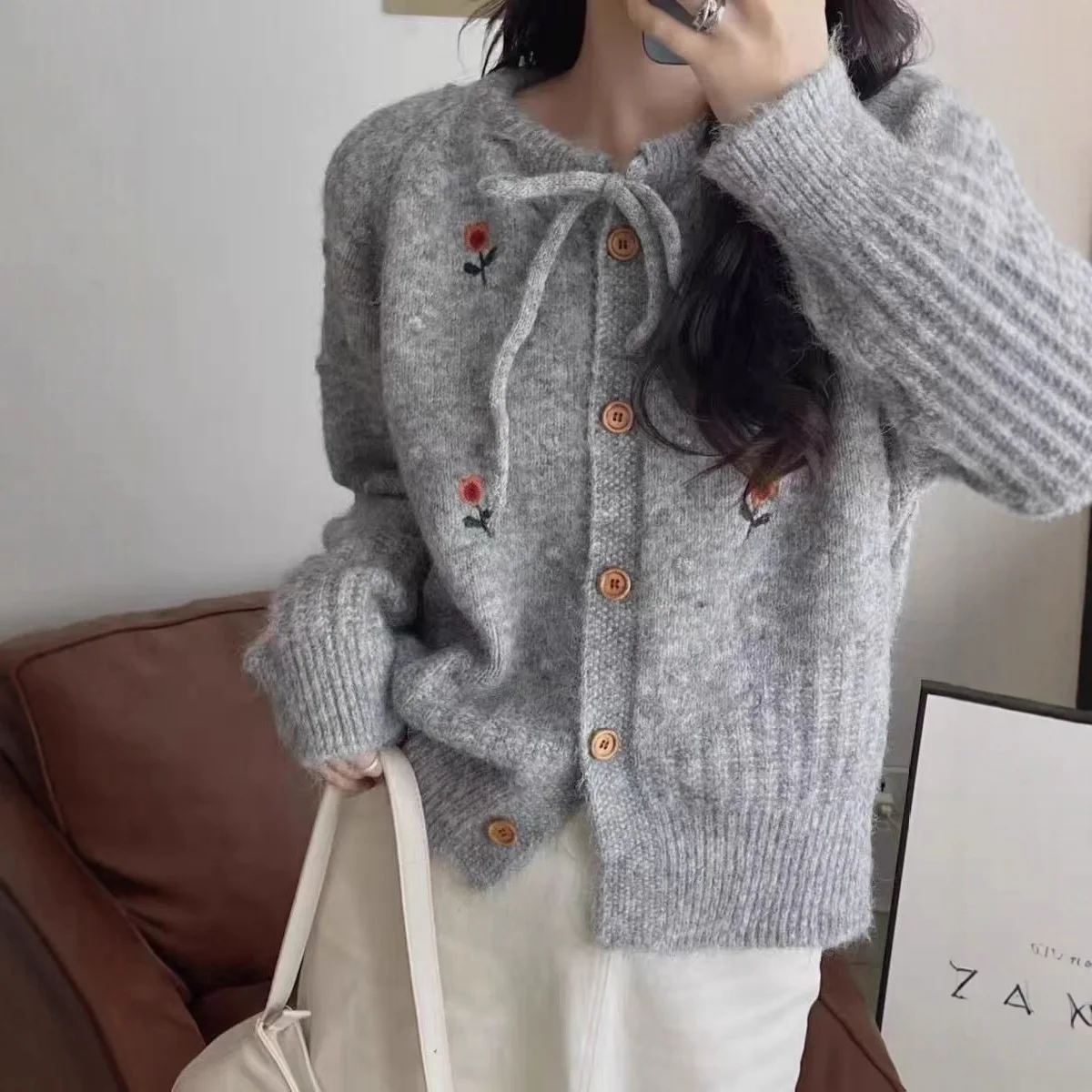 2026 Autumn New Flower Embroidered Knitted Cardigan Gentle Wind Heavy Industry Elegant Sweet Fresh Sweater Jacket Women