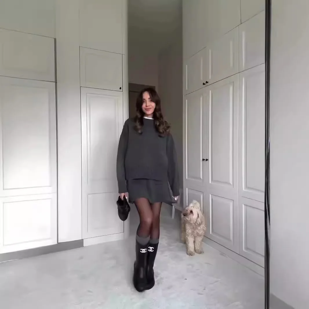 2025 Autumn New Solid Color Casual Versatile College Style Knitted Sweater Short Skirt Suit Women's Europe and America