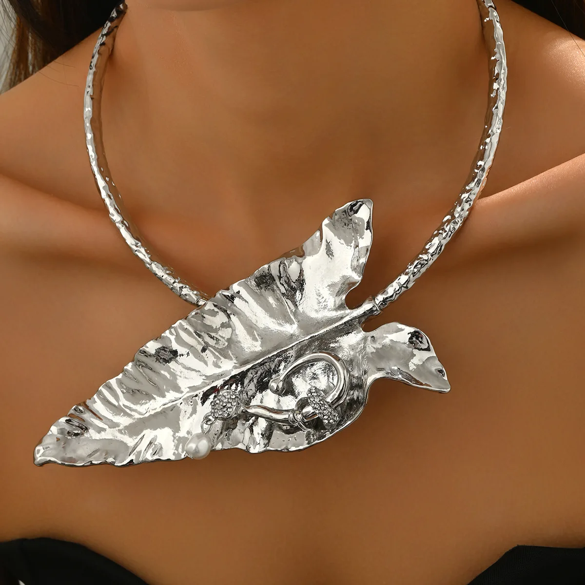Banana Leaf Collar Torques Necklaces Alloy Punk Style Female Personality Versatile High-end Necklace Jewelry Birthday Party Gift