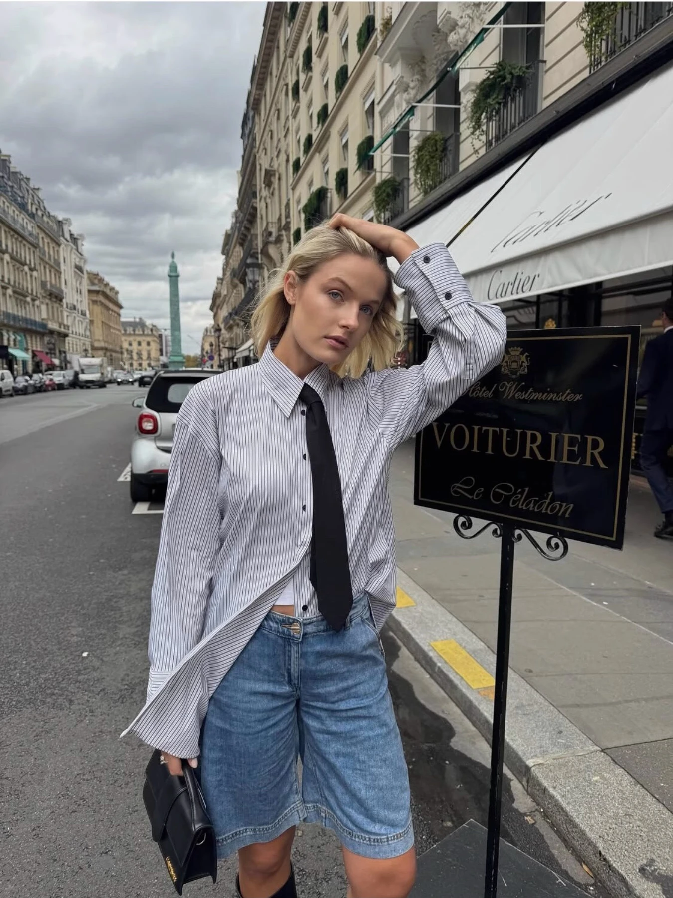 

Женская классическая полосатая рубашка из поплина с черным воротником-стойкой, длинным рукавом, спущенным плечом, манжетами и застежкой на пуговицы спереди. Повседневная офисная рубашка в стиле шикарной леди.