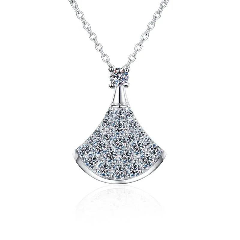 

18K platinum diamond moissanite pendant for women plated PT950 platinum mini skirt fan-shaped clavicle chain necklace gift