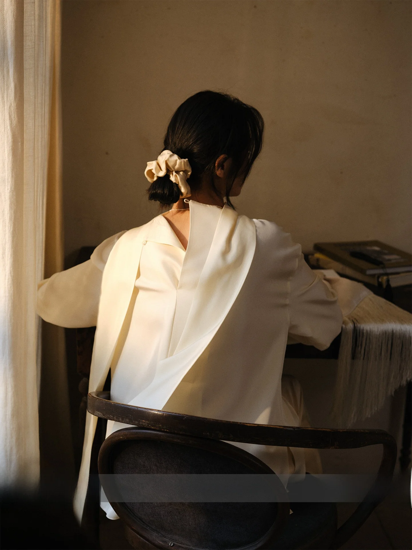 

Ele Silk Scarf Collar Pearl Button Women's irt Commuse Memory Mist Island Diary Silk Twill irt Women