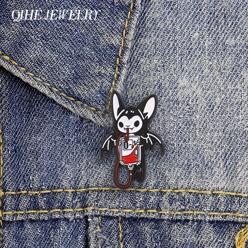 Horror Vampire Bat Drinking Blood Bag Badge Enamel Pin Punk Gothic Bat Badge for Halloween Backpack Clothes Jewelry Accessories