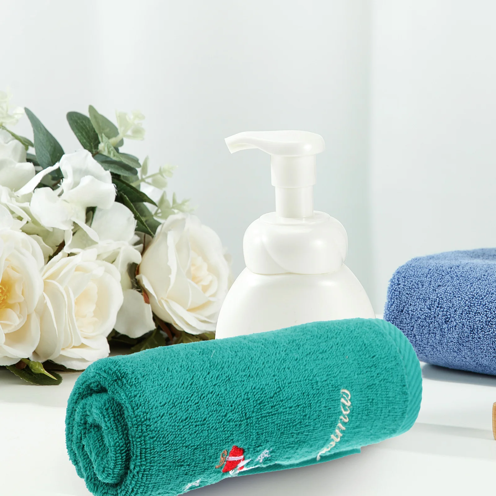 

Christmas Embroidered Hand Towel Cotton Soft Skin Friendly Xmas Themed Absorbent Quick Dry Kitchen Wash Towel Towels