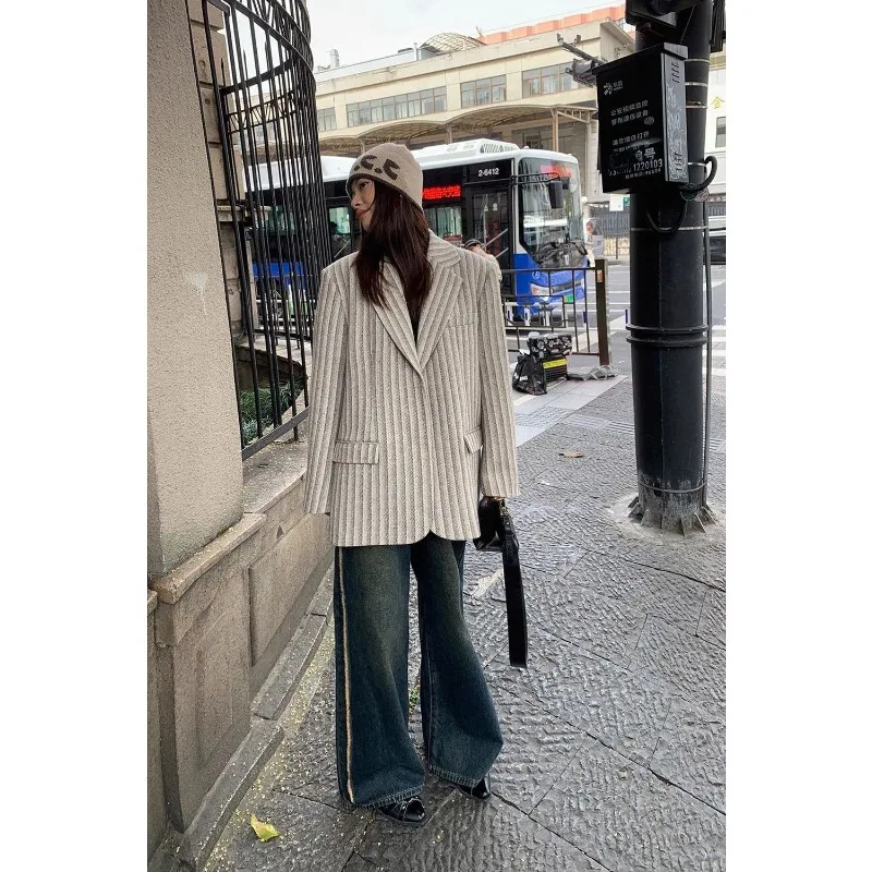 2025 Autumn and Winter New Young Versatile Suit Jacket Top Niche Fashion Casual Design Vertical Striped Suit