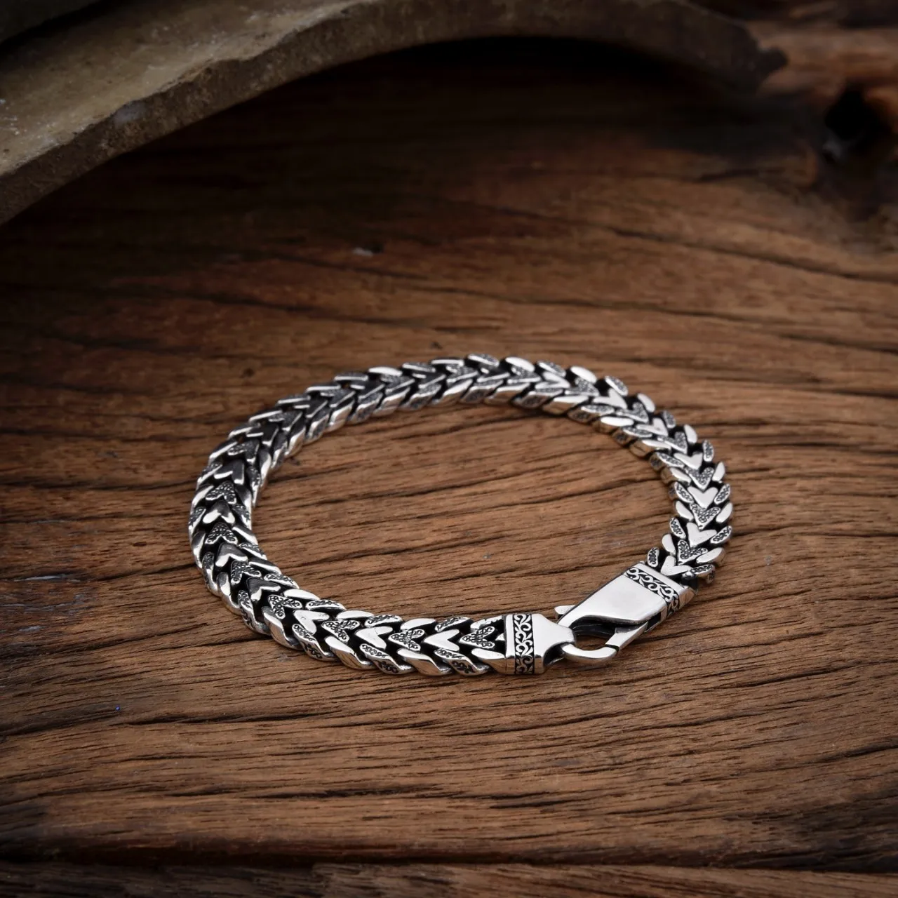New Heritage Inspired Mens High Polish Meander Pattern Cable Chain Necklace Luxury Stainless Steel Versatile Fashion Jewelry