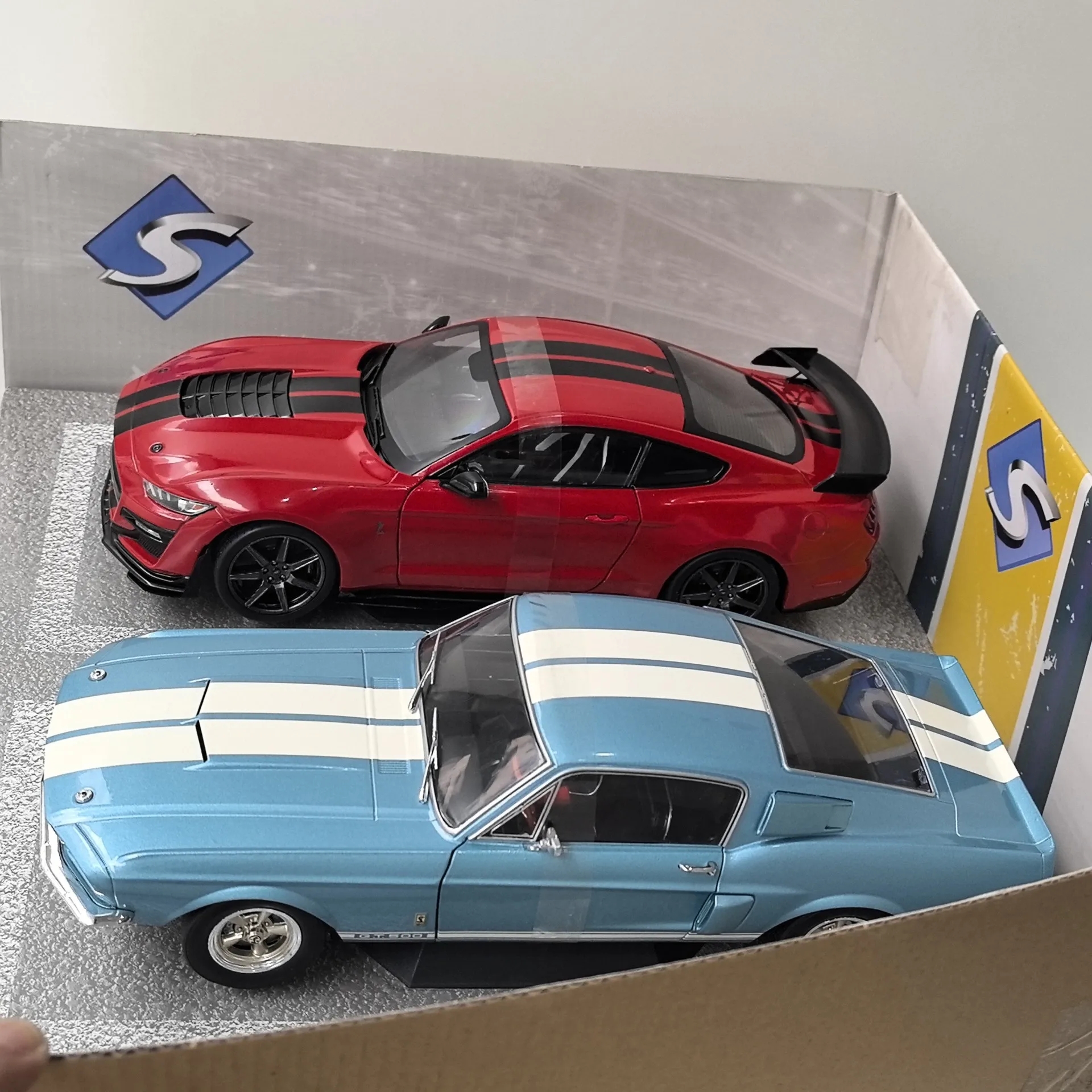 

Flaws Diecast SOLIDO 1/18 Scale FORD SHELBY 2020 GT500 1967 PACK Ford Car Model Alloy Collectible Toy Gift Souvenir Display