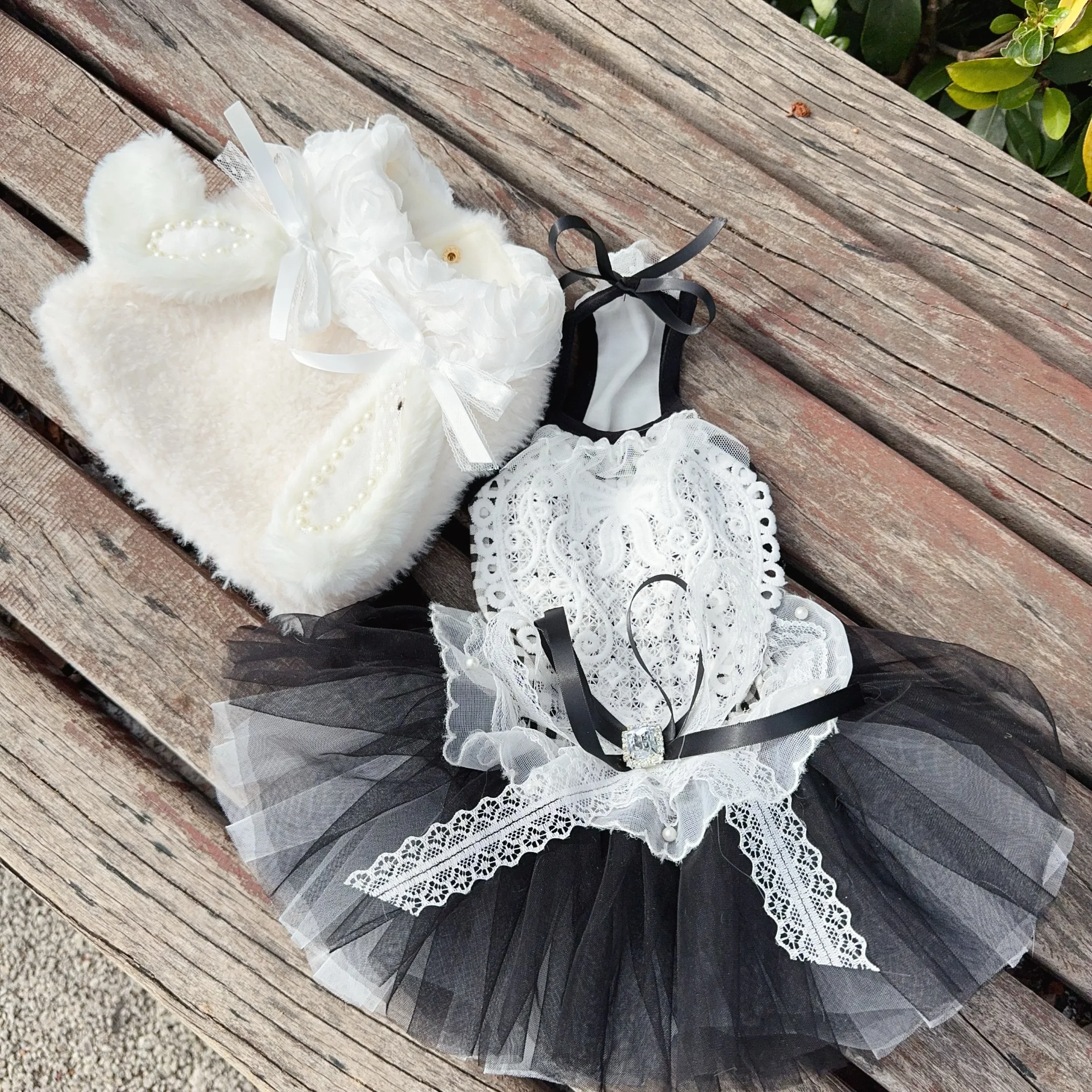 

Милая одежда ярких цветов для собак, хлопковый плюшевый жилет, пальто с платьями для маленьких и средних собак, чихуахуа, щенков, кружевные юбки на слинге