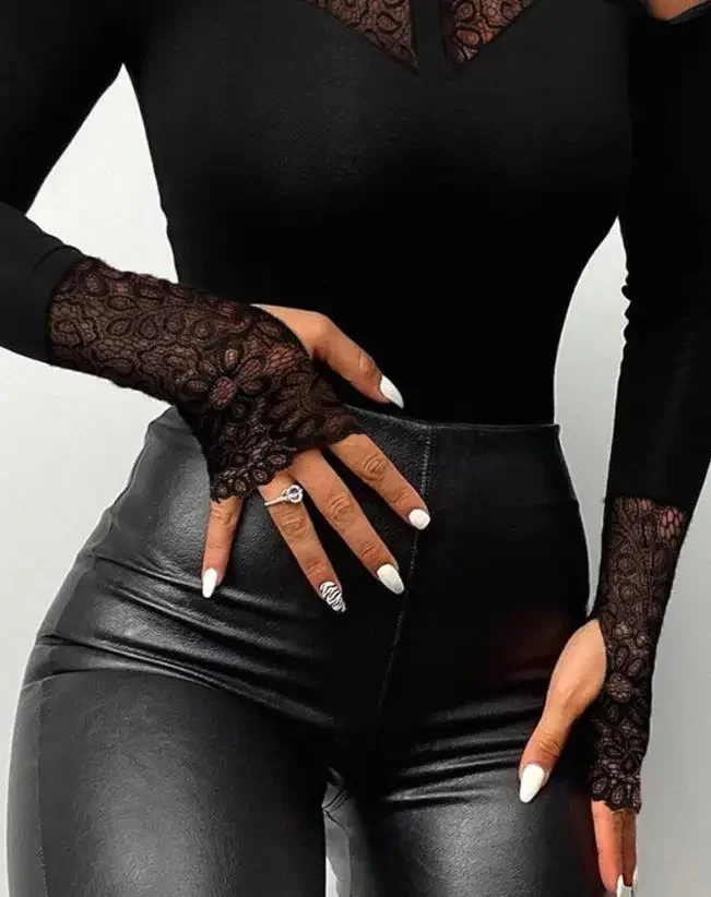 New In Winter New Women\'s Bodysuit Fashion Sexy Color Contrast Lace Long Sleeve Round Neck Cold Shoulder Bodysuit Skinny Top