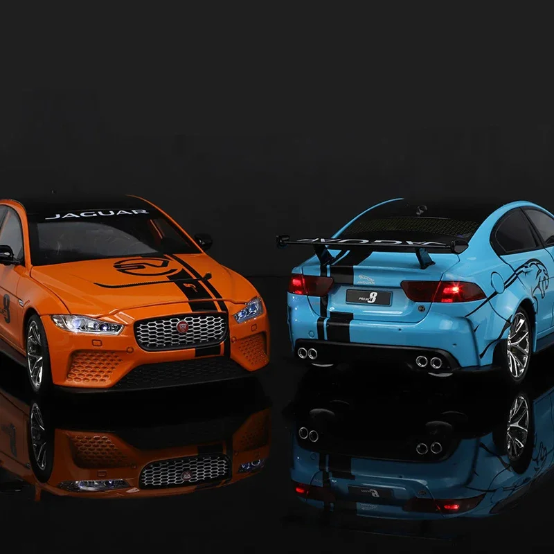 1/18จากัวร์ XE SV Project 8 SUV โมเดลรถโลหะหล่อจากโมเดลรถยนต์สปอร์ตอัลลอยด์ของขวัญสำหรับเด็กกันเสียงและไฟ