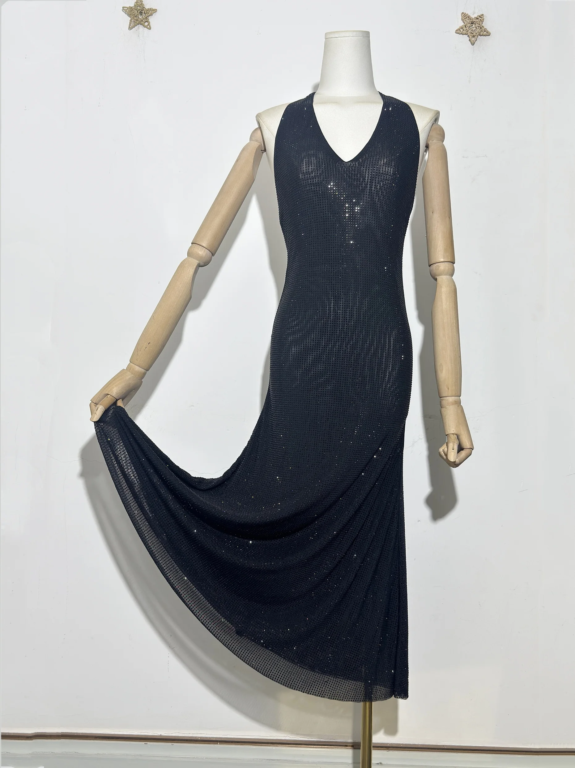 Elegant V-Neck Rhinestone Women New Glamorous Shimmering Diamond Embellished Sleeveless Bodycon Fit Midi Dress For Evening Party