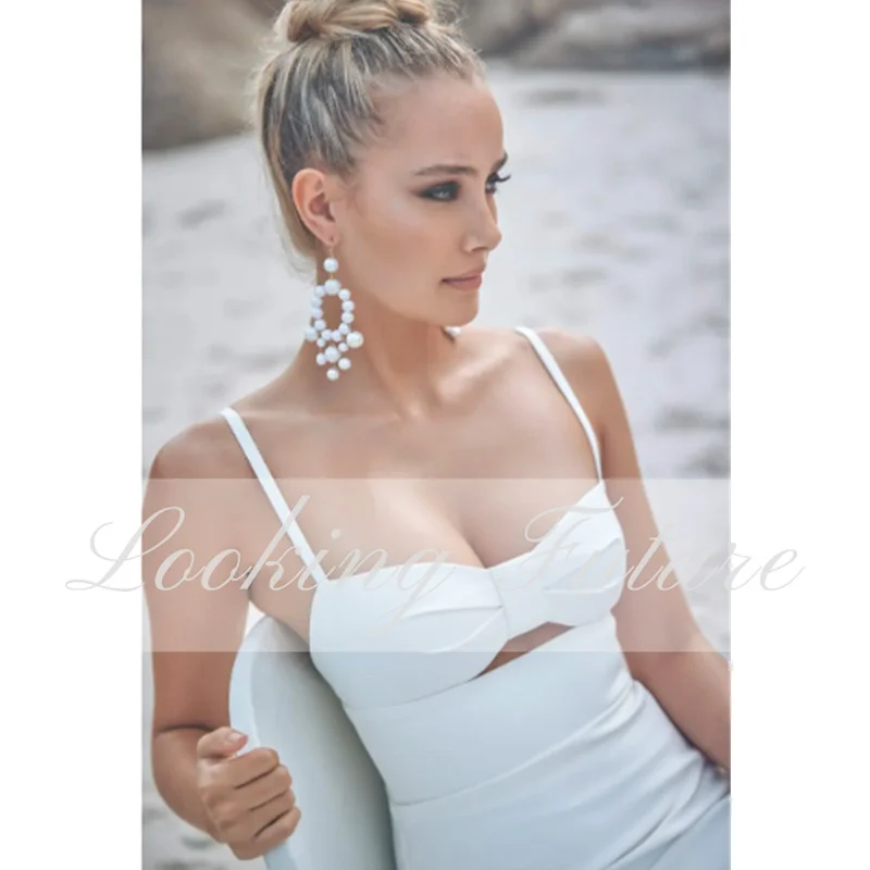 Abiti da sposa a sirena bianca da spiaggia cinturino per Spaghetti senza maniche abito da sposa senza spalline Sexy senza schienale con bottone Robe De Mariee