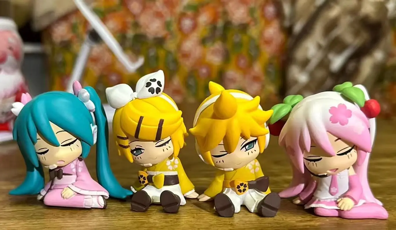 Genuine Hatsune Miku Gashapon Toys Shoulder On Shoulder Series 3 Kimono Sakura Hatsune Miku Kagamine Rin Len Mini Pvc Model Gift