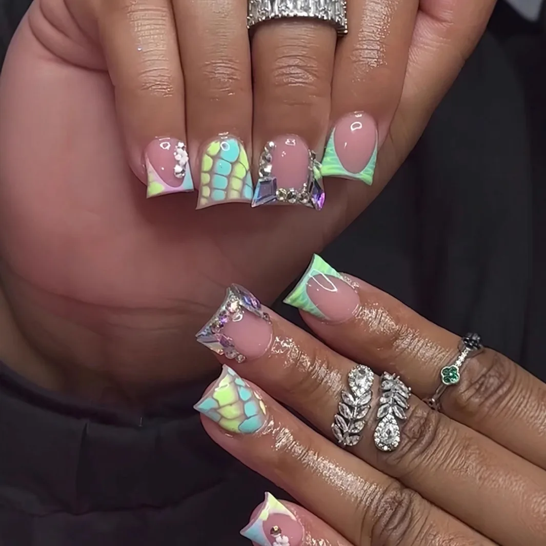 24Pcs Mid-length Duck Shaped False Nails Pink Shiny Powder French Press on Fake Nails 3D Flower Rhinestone Full Cover Nails Tips